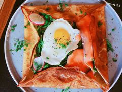 烟熏三文鱼蛋饼-The Rug Cafe(王府中环店)