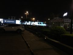 -蓝色港湾停车场