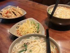 -亮亮面馆(经六路店)