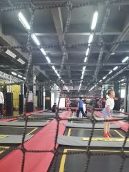 -零重力蹦床空间·滑梯·海洋球·团建(奥特莱斯店)