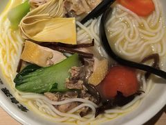-蒙自源米线大王(东站店)