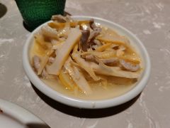 竹笋炒肉-松鹤面馆·古法焖肉面(观前店)