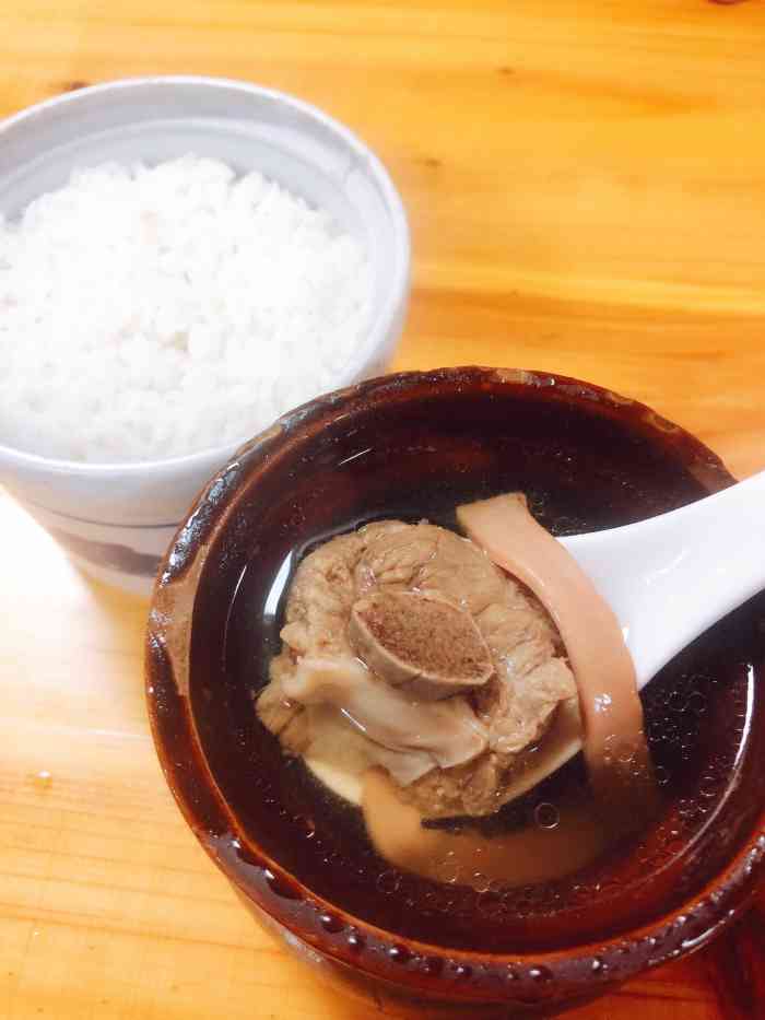 白水洋瓦罐煨汤馆(莲花店)-"比较简单的一家店,不过却是一个喝汤的