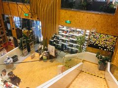 -新华里咖啡书吧(新华书店小寨店)