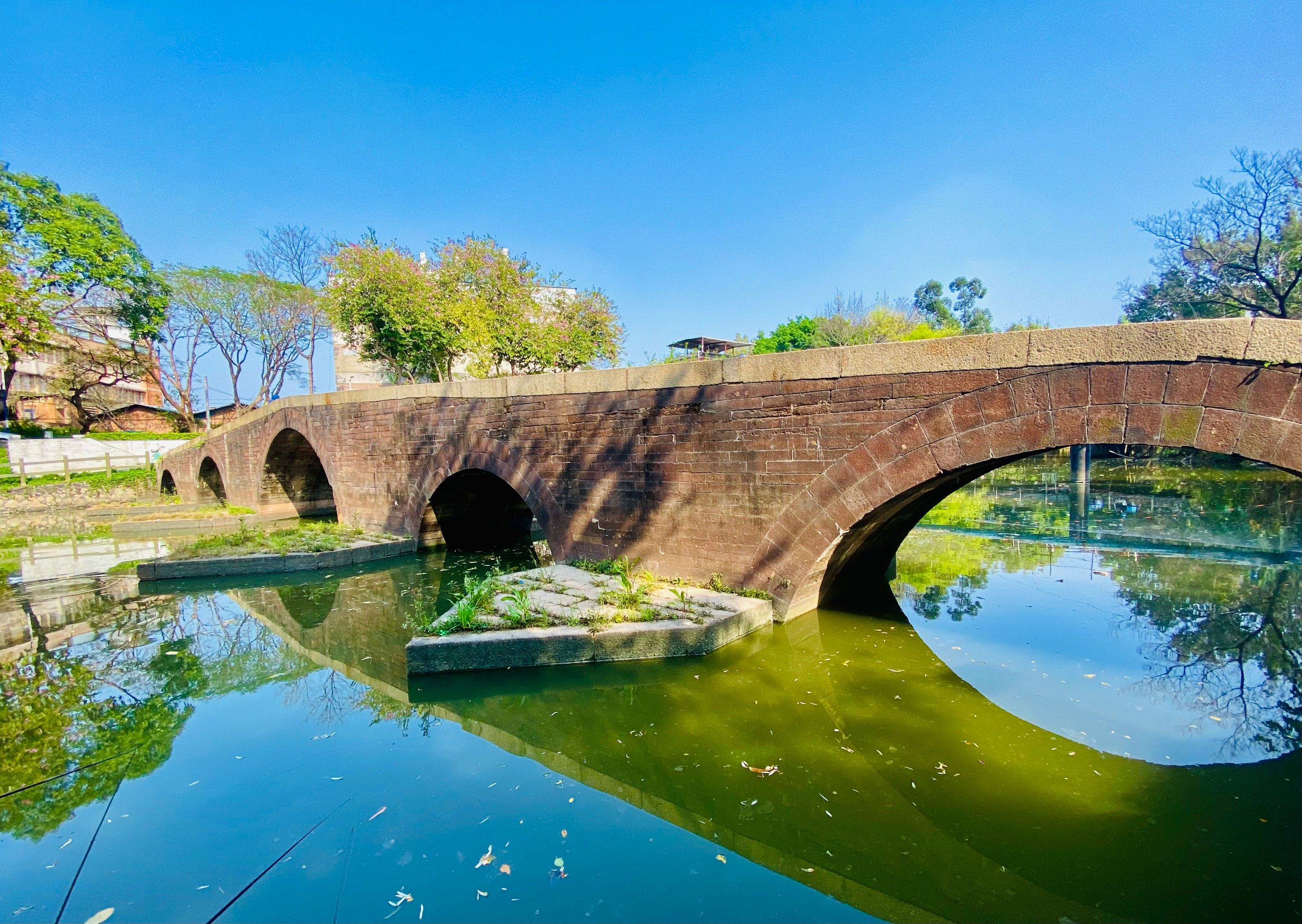 芳村五眼桥,位于石围塘,坐公交193,207,277等在石围塘站下车,步行15
