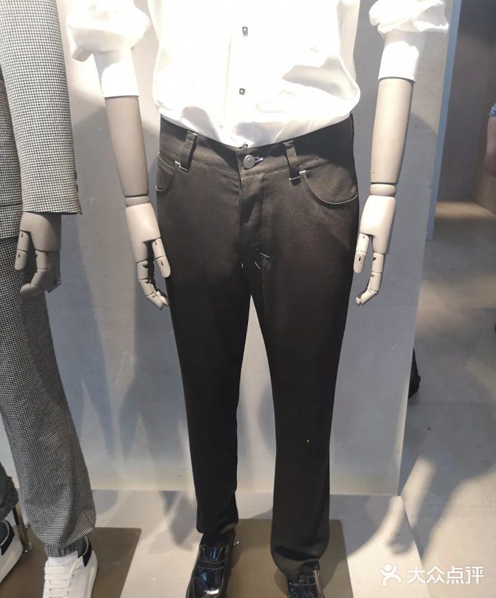 丰雷定制一家开在专业定制西服的服装店位置十三纬