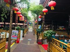 -三亚火车头万人海鲜广场