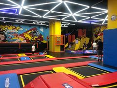 -爱蹦iBOON蹦床运动馆(江汉店)