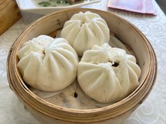 蜜汁叉烧包-荣华楼