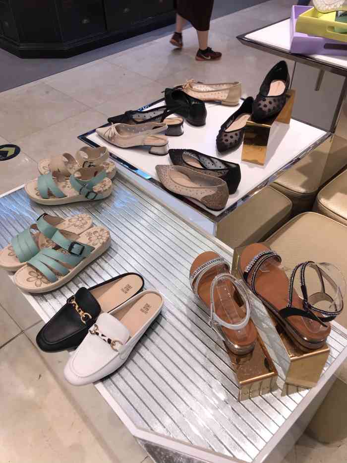 西村名物(君太店)-"杂牌.位于西单君太百货里面卖鞋的一家店,..."-大