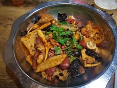 -愉肴麻辣香锅(中山路店)