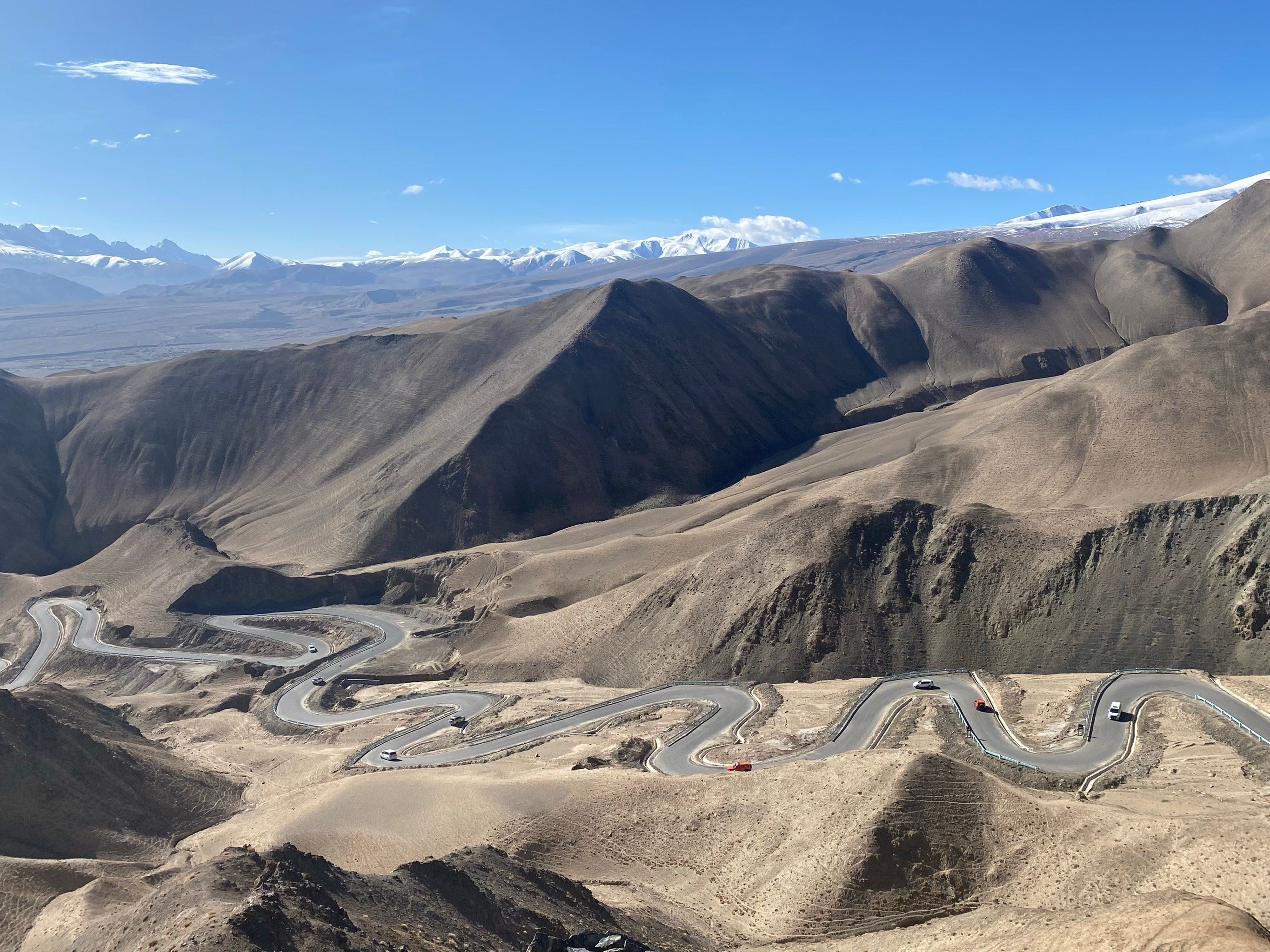 盘龙古道自驾 天空很蓝微风舒服 走过弯弯绕绕的路