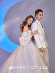 -雪中彩影婚纱摄影·微光艺术中心