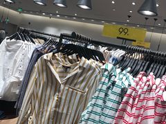 -URBAN REVIVO(高德置地广场·春广场店)