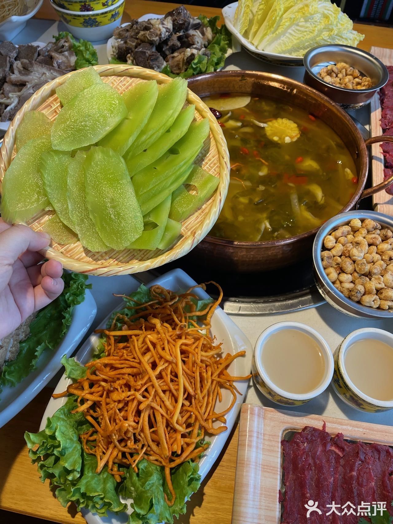 （在拉萨）吃过这家酸汤牦牛肉火锅就不愿再离开