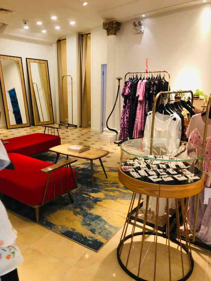 欧点女装(ou.欧点折扣店)-"老板娘超美,她们家衣服包包鞋子都很好看,.