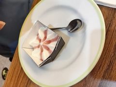 草莓酸奶冰淇淋-萨莉亚意式餐厅(悦荟广场店)