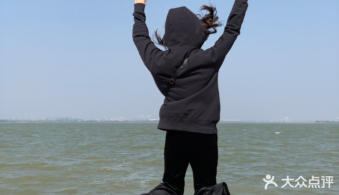 比较有意思风很大 头发简直吹的无发型可言一定记得涂防晒