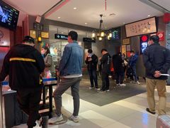 等位区-佰烧海鲜烤肉火锅自助(世茂国际广场店)