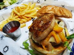 招牌鹅肝牛肉汉堡-Grinder 绞肉机汉堡(武定路店)
