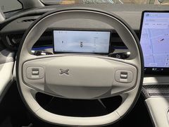 -小鹏汽车体验中心(苏州龙湖狮山天街店)