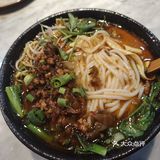 一份酸菜米线才18，很入味，米线软硬适宜