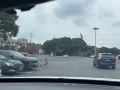 -闵行体育馆-停车场