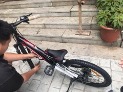 -道路口单车爱瓦士dahon大行