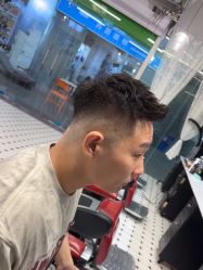 -老男孩男士理容馆·理发·烫染·修面