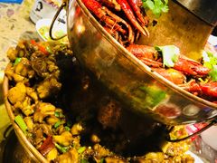 -沪小二炭火蛙锅(淮海中路美食不夜城店)