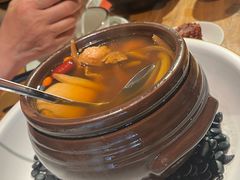 -帅巴人舅母子腊蹄民俗村