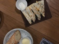 -ROAST coffee & eatery