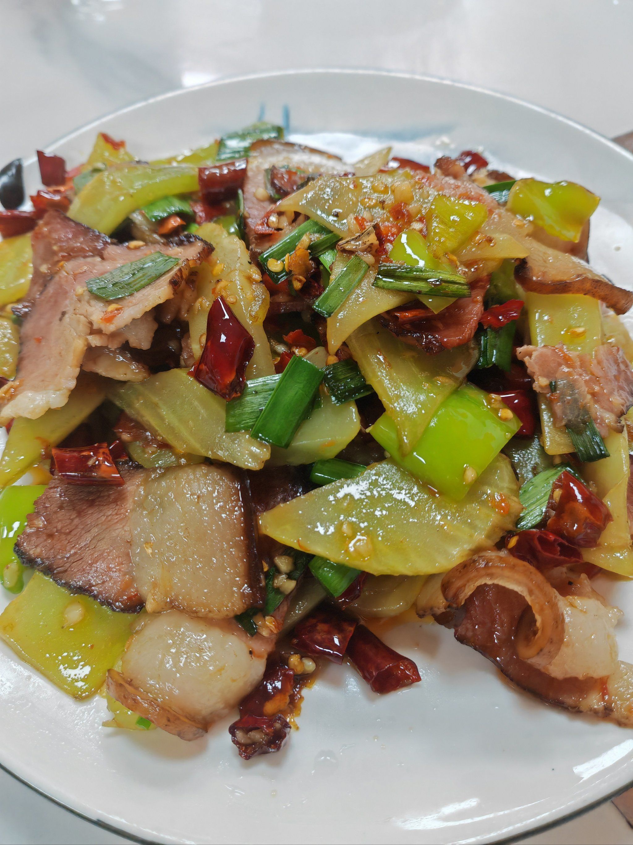 老板还送了一扎酸梅汤

虽然特色菜比越秀那家贵州餐厅是少了些