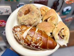 蜂蜜杏仁碱水角-仙峰天然面包(迎宾路店)