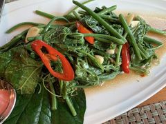 -Chom Cafe and Restaurant