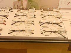 -LOOK眼镜·蔡司依视路配镜(宝山万达店)