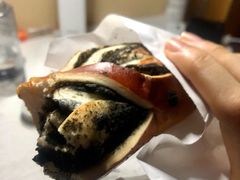 黑芝麻松子碱水-慢熟面包店bud bread(孩儿巷店)