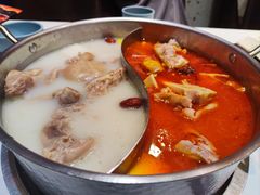 猪手鸳鸯锅-小街猪手(团结湖店)
