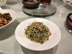 豆腐皮拌香椿苗-老牌坊鲁菜名店(宽厚里店)