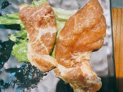 厚切调味猪排-·缸桶屋·韩式牛肋条自助烤肉(西湖D11店)