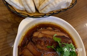 Hometown Braised Pork with Lotus Leaf Pancakes