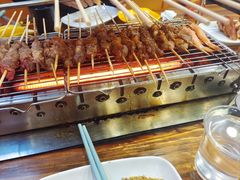 -哈尔滨小酒馆·鲜肉现穿自助烧烤(康新花园店)