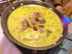 -霄汉牛三鲜湖北砂锅菜(万松园2店)