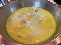 浓汤原只花胶鸡煲-鲜入围煮花胶鸡海鲜火锅