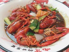 酱焖水果酵素小龙虾-小鳌陪你小排档·四季小龙虾·田鸡·宵夜(中央第五街店)