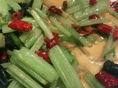 山芹炝炒豆黄金-老牌坊鲁菜名店(美莲广场店)