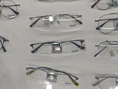 -光明眼镜·蔡司授权(徐泾店)