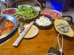 -东巴婆婆云南鱼豆花火锅(大东门店)