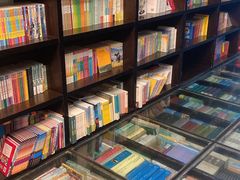 -钟书阁(松江泰晤士小镇店)