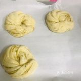 做了1个小版的辫子面包+4个小圆包